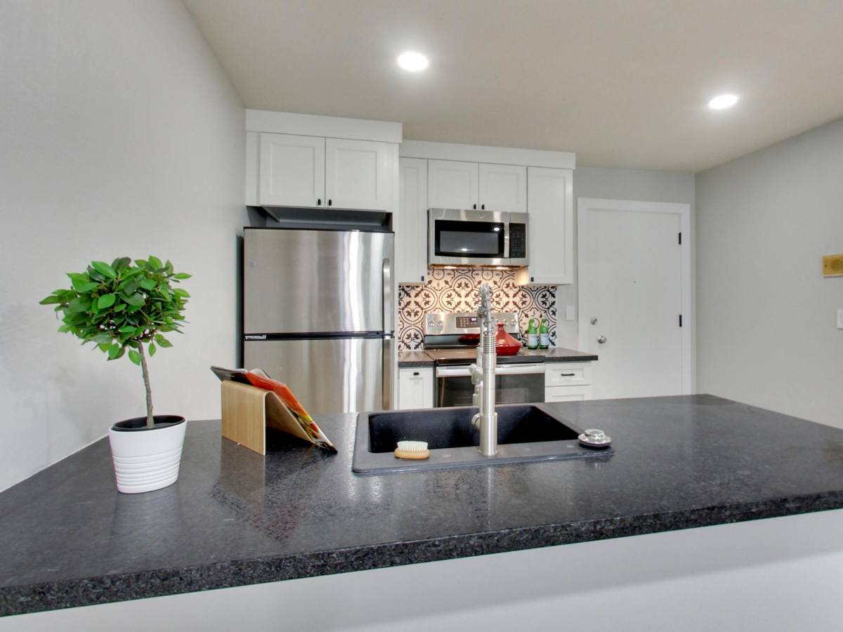 Apartment for rent at 41 Moss Ave #103, Oakland, CA 94610