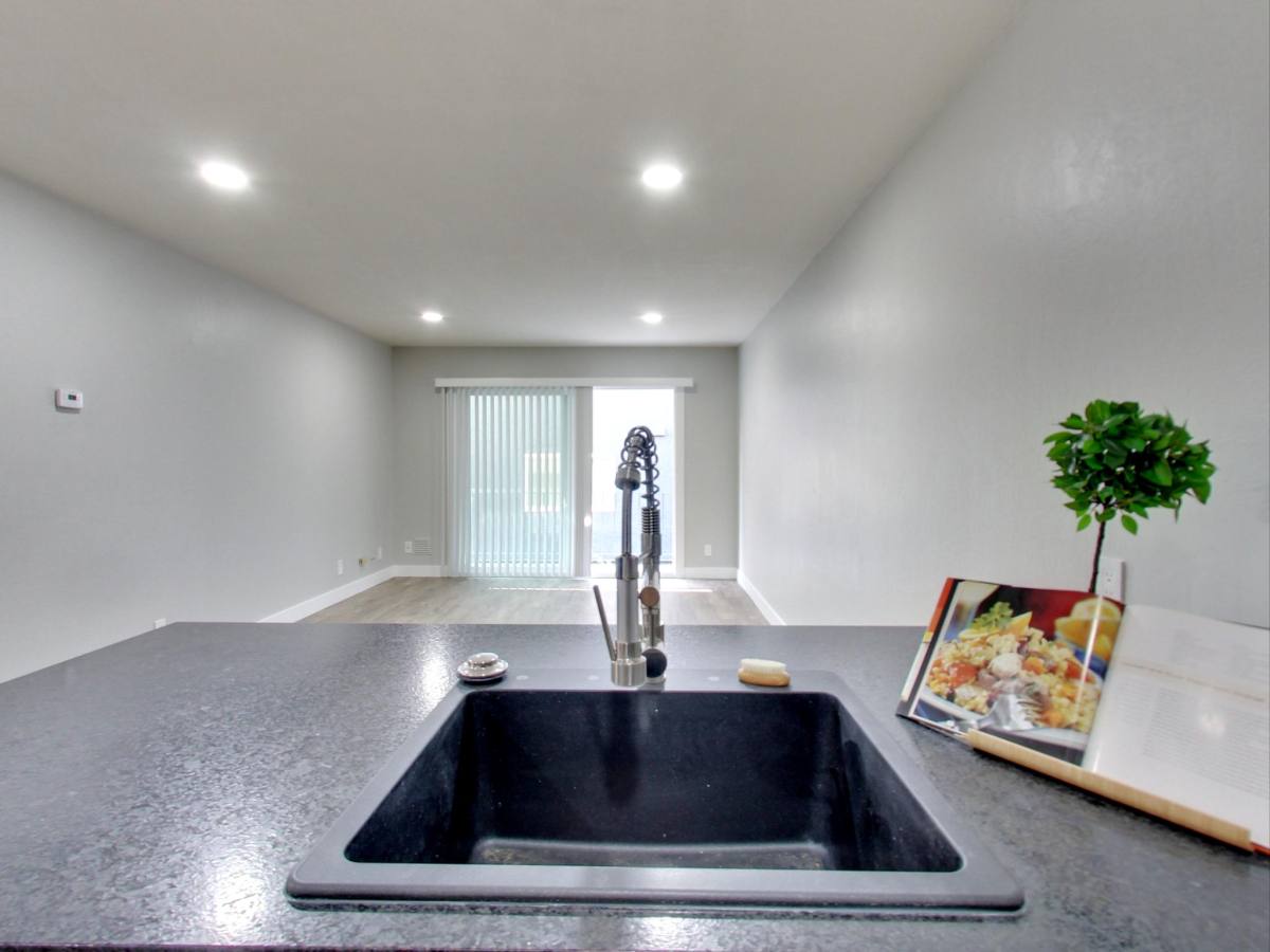 Apartment for rent at 41 Moss Ave #103, Oakland, CA 94610