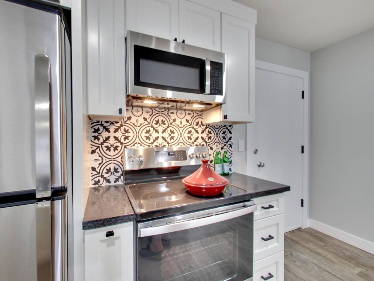Apartment for rent at 41 Moss Ave #103, Oakland, CA 94610