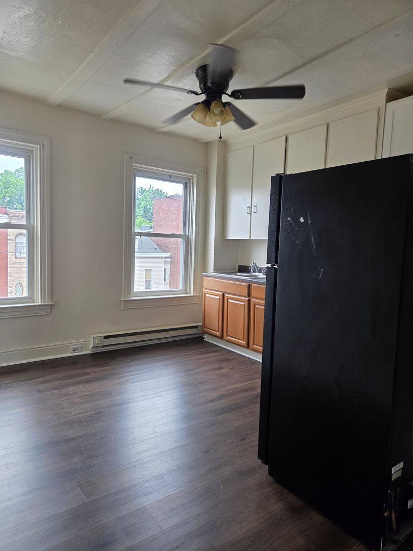 Apartment for rent at 540 W Market St, York, PA 17401