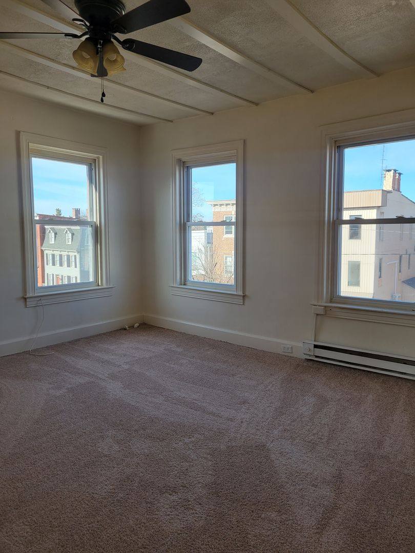 Apartment for rent at 540 W Market St, York, PA 17401