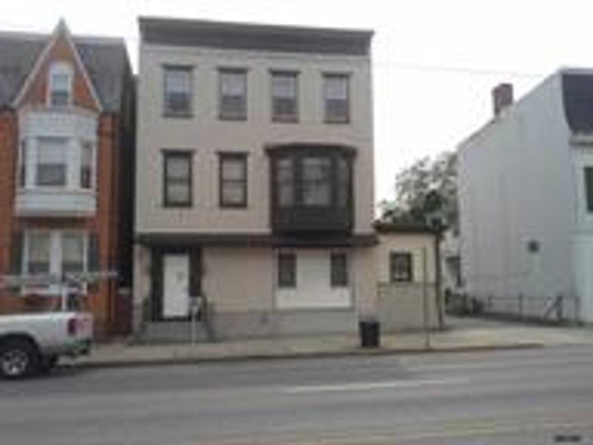Apartment for rent at 540 W Market St, York, PA 17401