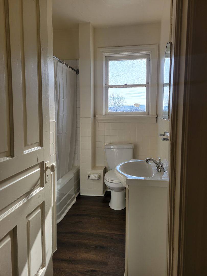 Apartment for rent at 540 W Market St, York, PA 17401