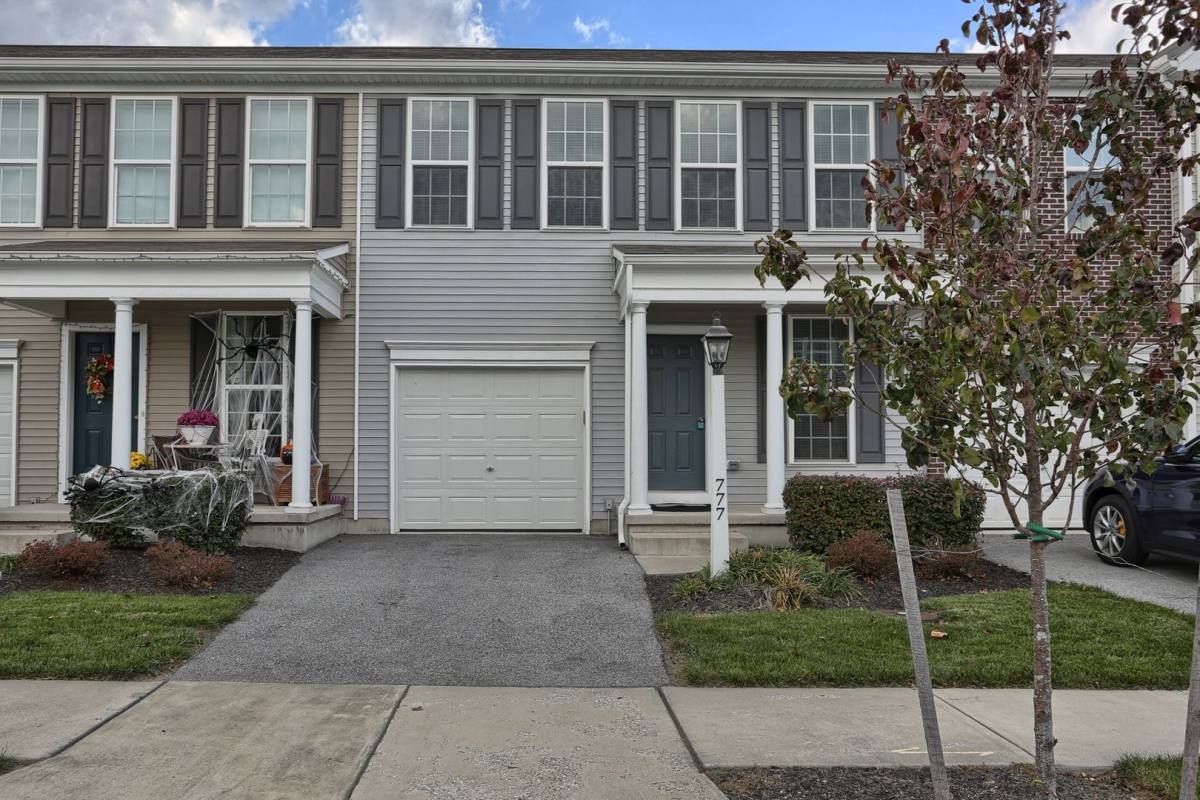 Townhouse for rent at 777 Whitetail Rd, Hummelstown, PA 17036