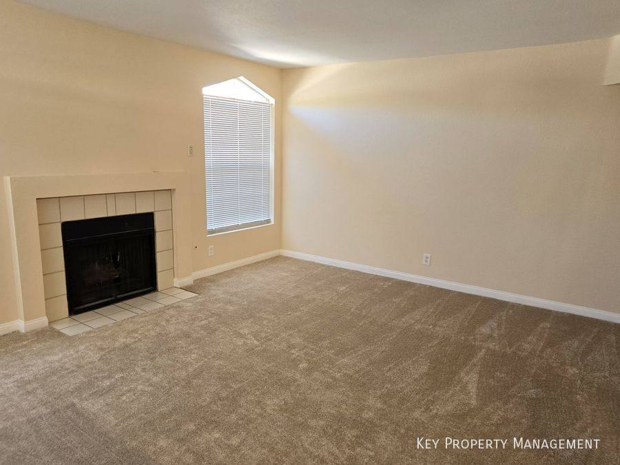 Townhouse for rent at 2817 Crystal Lantern Dr, Henderson, NV 89074