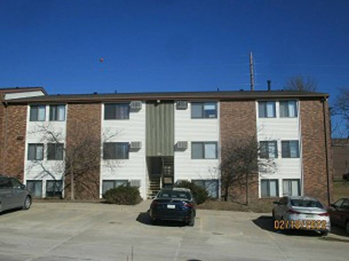 Apartment for rent at 814 Benton Dr, Iowa City, IA 52246