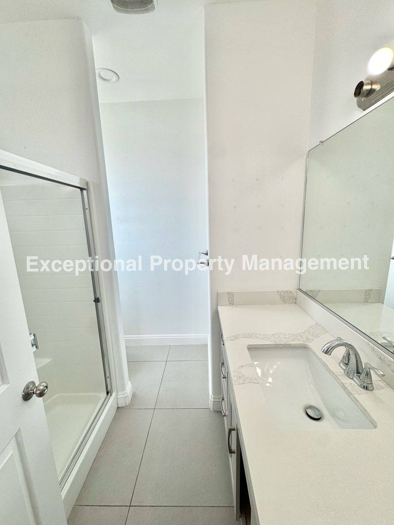 Apartment for rent at 16265 Plum St, Fontana, CA 92336