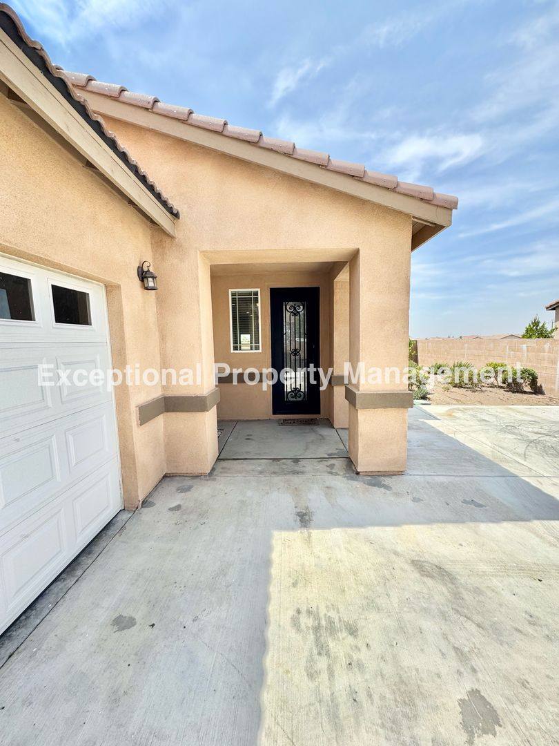 Apartment for rent at 16265 Plum St, Fontana, CA 92336