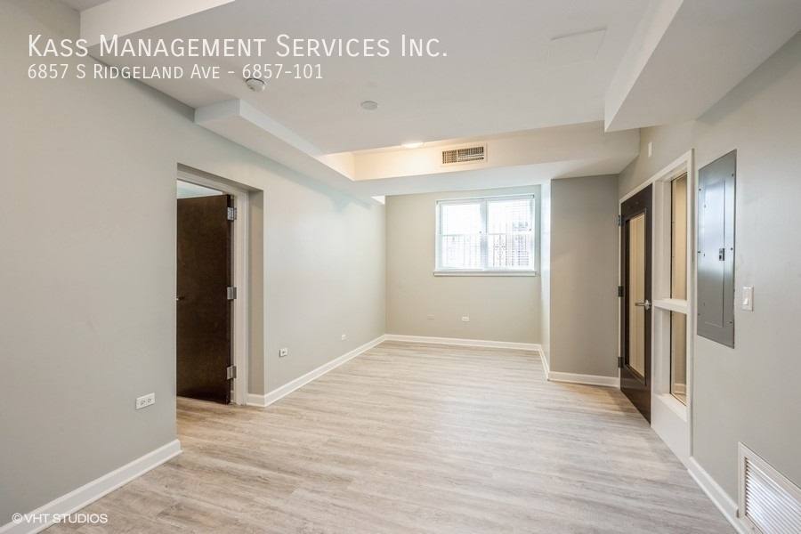 Apartment for rent at 6857 S Ridgeland Ave #101, Chicago, IL 60649