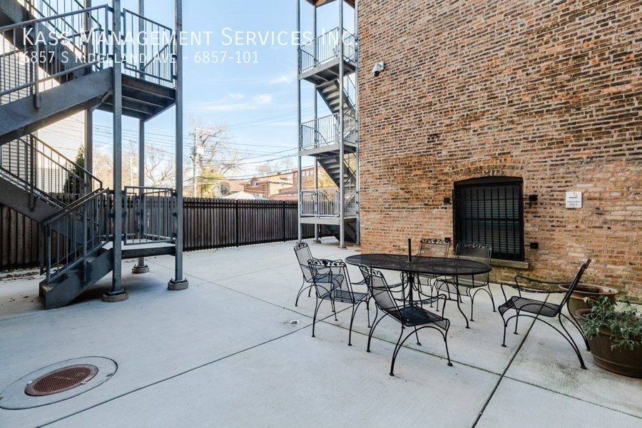 Apartment for rent at 6857 S Ridgeland Ave #101, Chicago, IL 60649