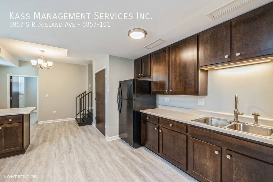 Apartment for rent at 6857 S Ridgeland Ave #101, Chicago, IL 60649
