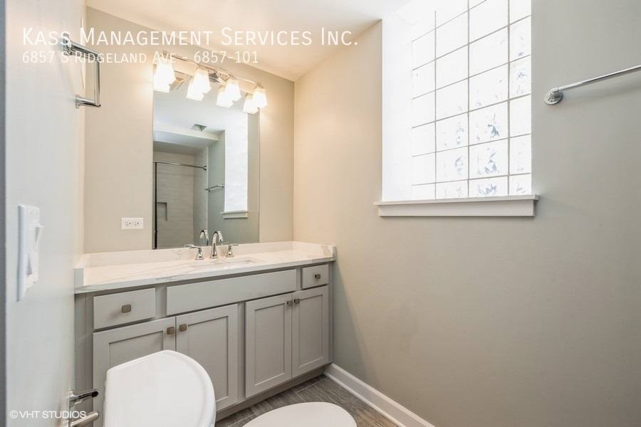 Apartment for rent at 6857 S Ridgeland Ave #101, Chicago, IL 60649