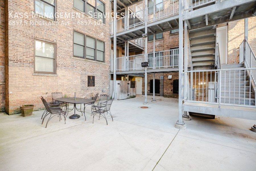 Apartment for rent at 6857 S Ridgeland Ave #101, Chicago, IL 60649