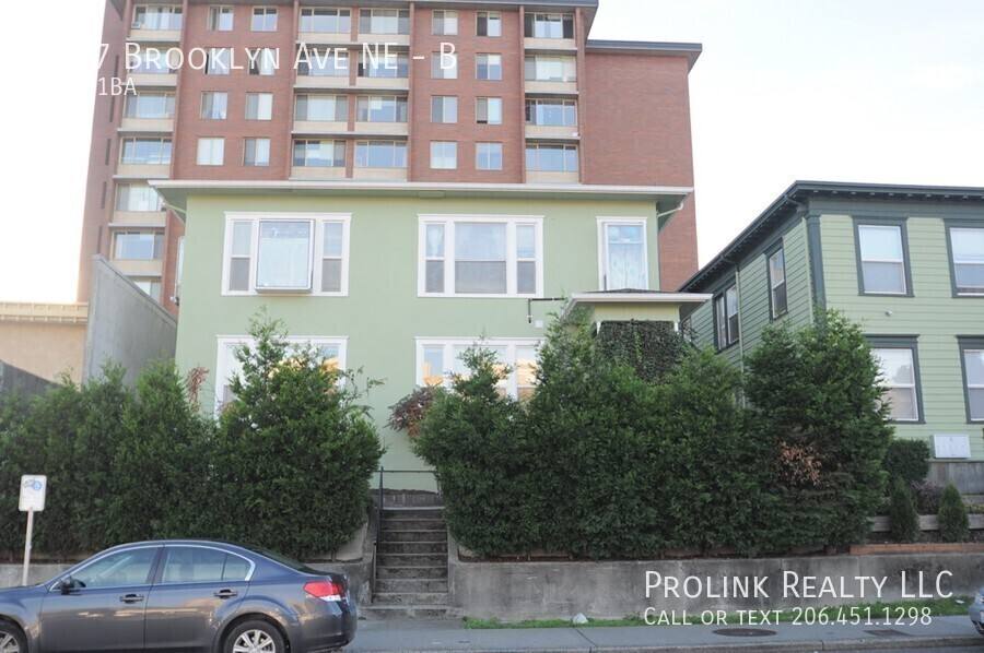 Apartment for rent at 4707 Brooklyn Ave NE #B, Seattle, WA 98105