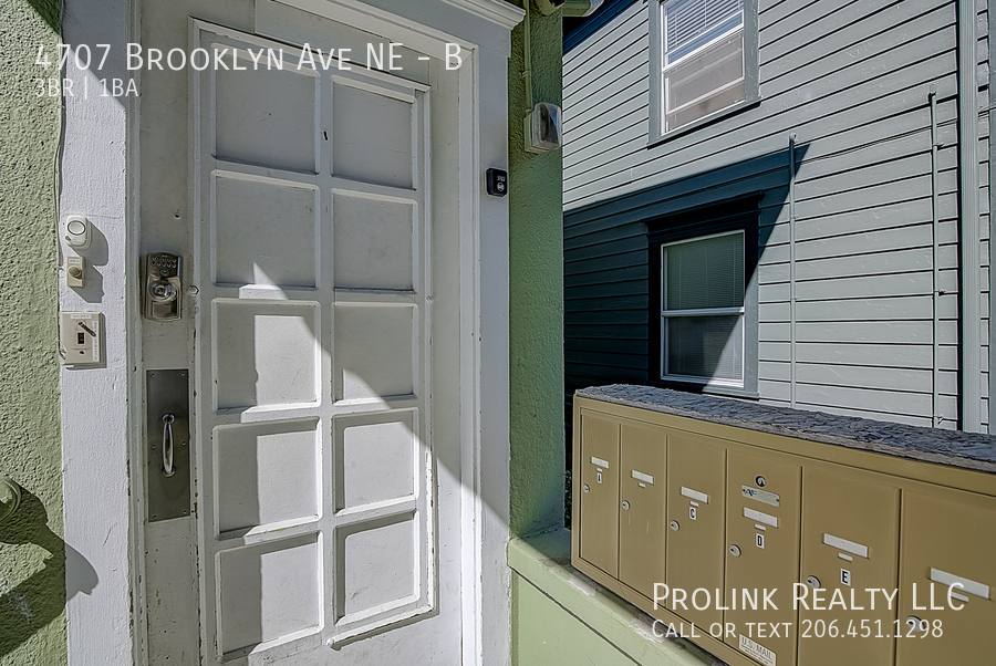 Apartment for rent at 4707 Brooklyn Ave NE #B, Seattle, WA 98105