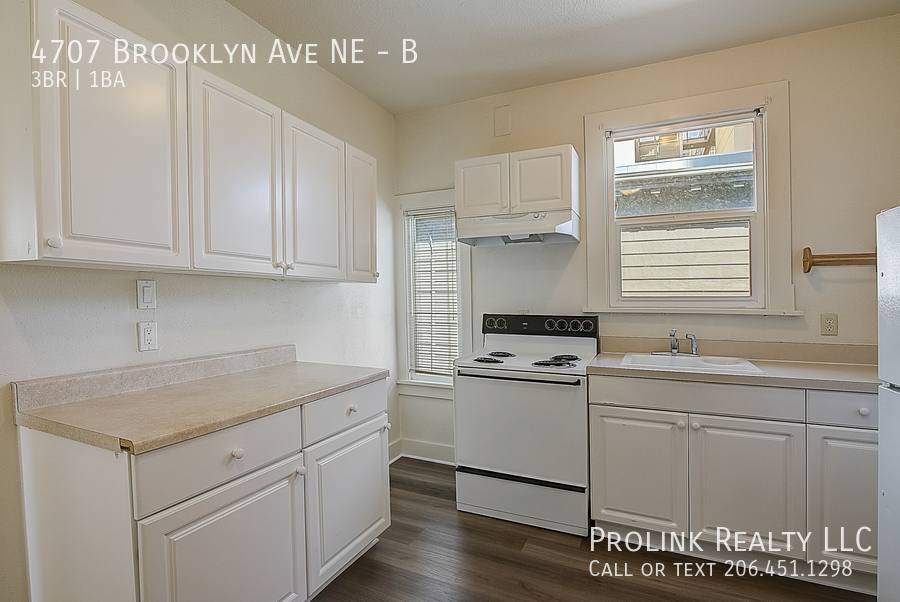 Apartment for rent at 4707 Brooklyn Ave NE #B, Seattle, WA 98105