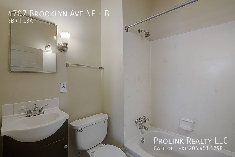Apartment for rent at 4707 Brooklyn Ave NE #B, Seattle, WA 98105