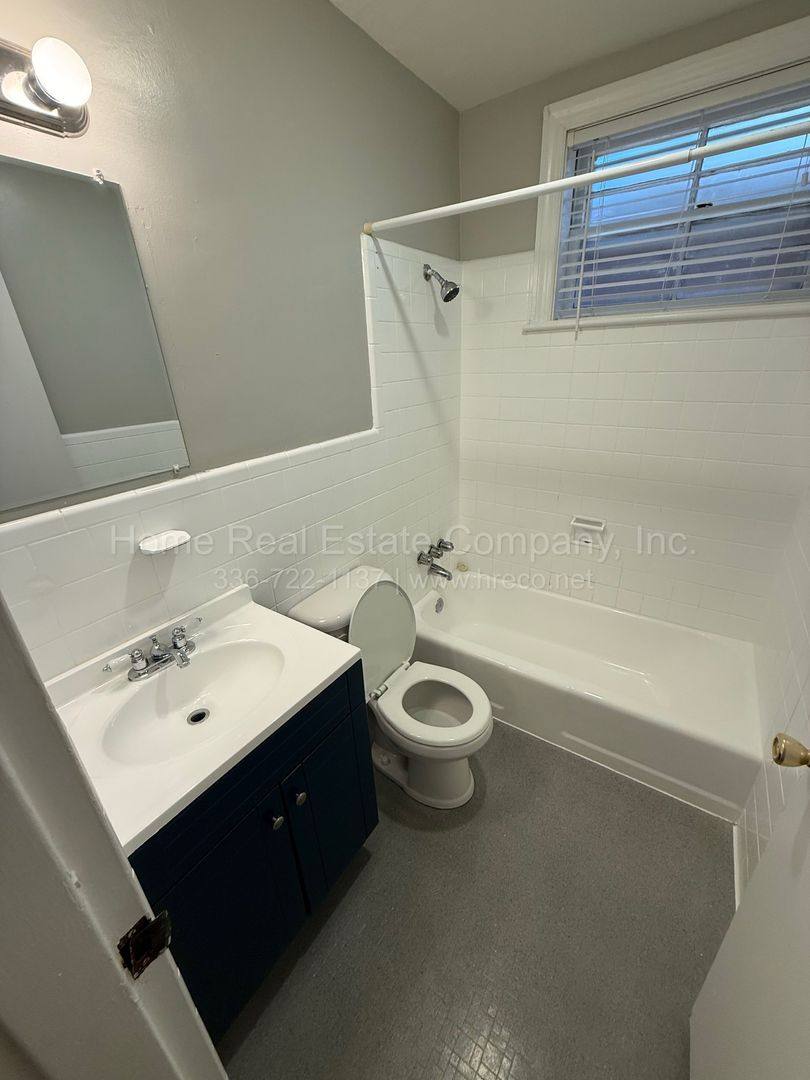 Apartment for rent at 805 W End Blvd, Winston Salem, NC 27101