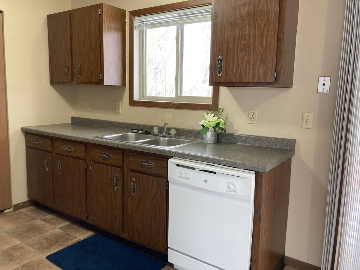Townhouse for rent at 800 11th St NW, Valley City, ND 58072
