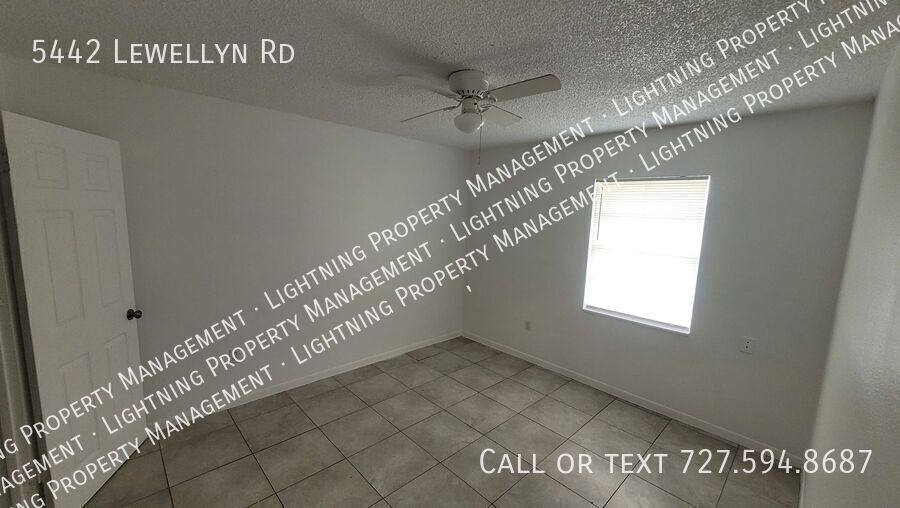 Apartment for rent at 5442 Lewellyn Rd, Lakeland, FL 33810