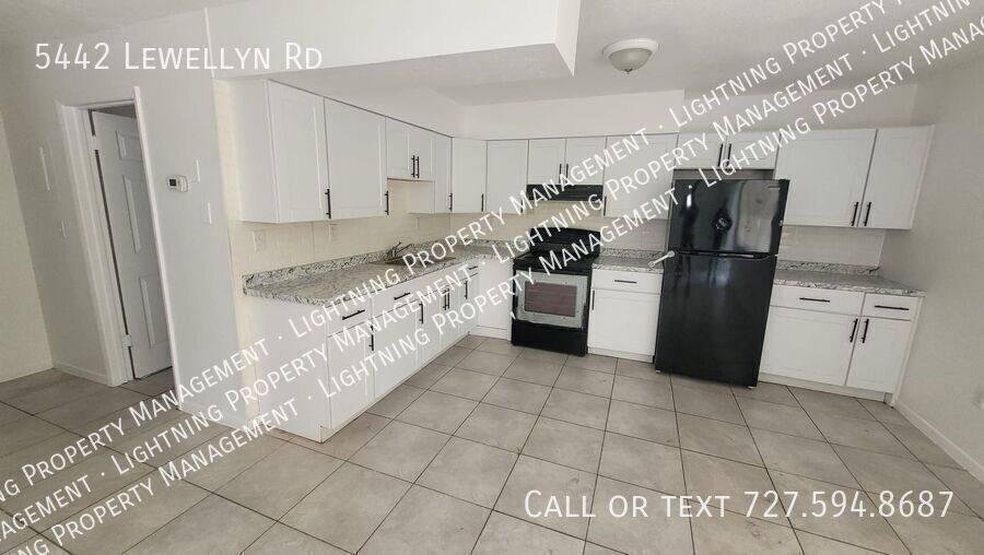 Apartment for rent at 5442 Lewellyn Rd, Lakeland, FL 33810