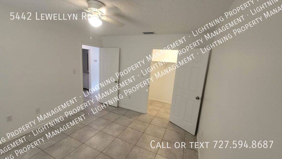 Apartment for rent at 5442 Lewellyn Rd, Lakeland, FL 33810