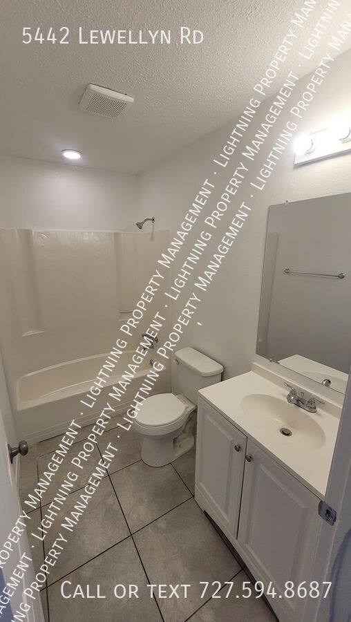 Apartment for rent at 5442 Lewellyn Rd, Lakeland, FL 33810