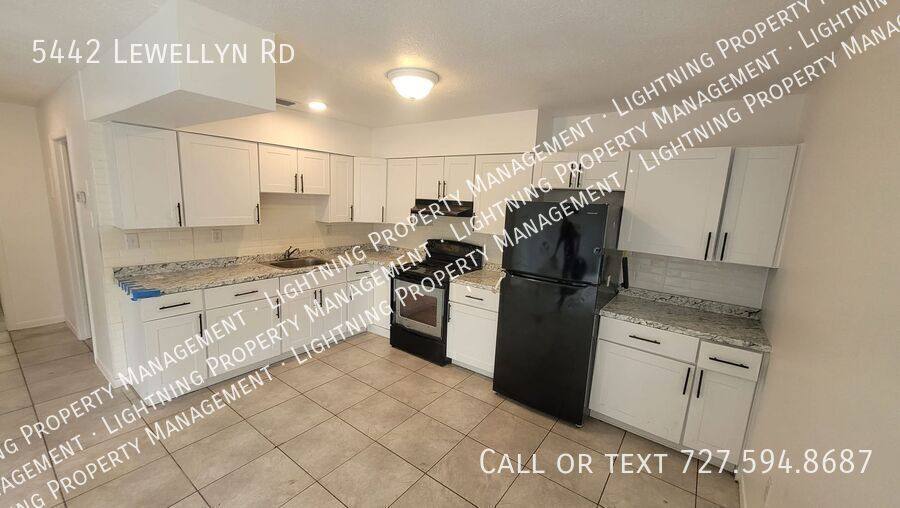 Apartment for rent at 5442 Lewellyn Rd, Lakeland, FL 33810