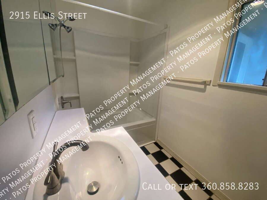 House for rent at 2915 Ellis St, Bellingham, WA 98225