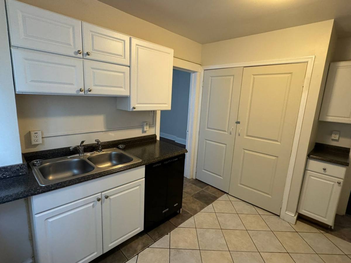 Apartment for rent at 253-255 Frederick St, Hagerstown, MD 21740