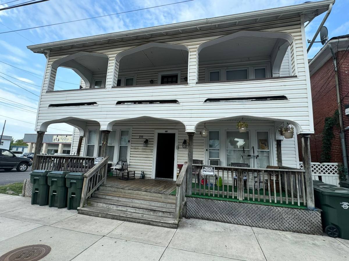 Apartment for rent at 253-255 Frederick St, Hagerstown, MD 21740