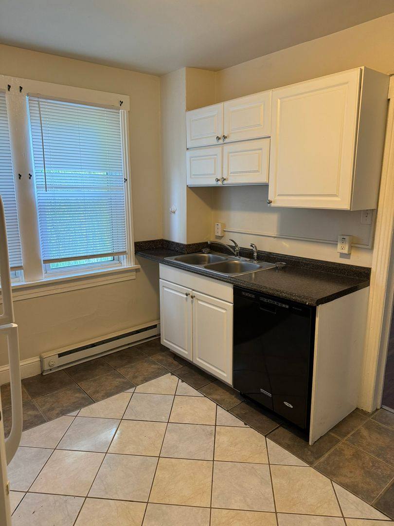 Apartment for rent at 253-255 Frederick St, Hagerstown, MD 21740