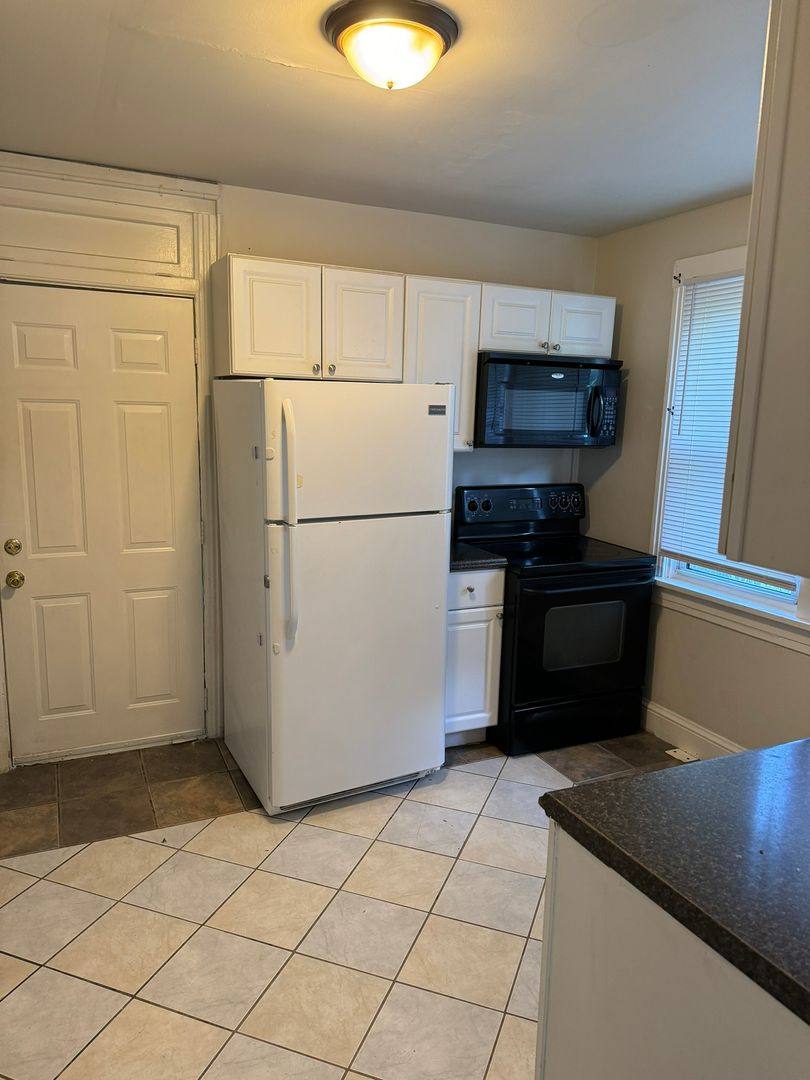 Apartment for rent at 253-255 Frederick St, Hagerstown, MD 21740