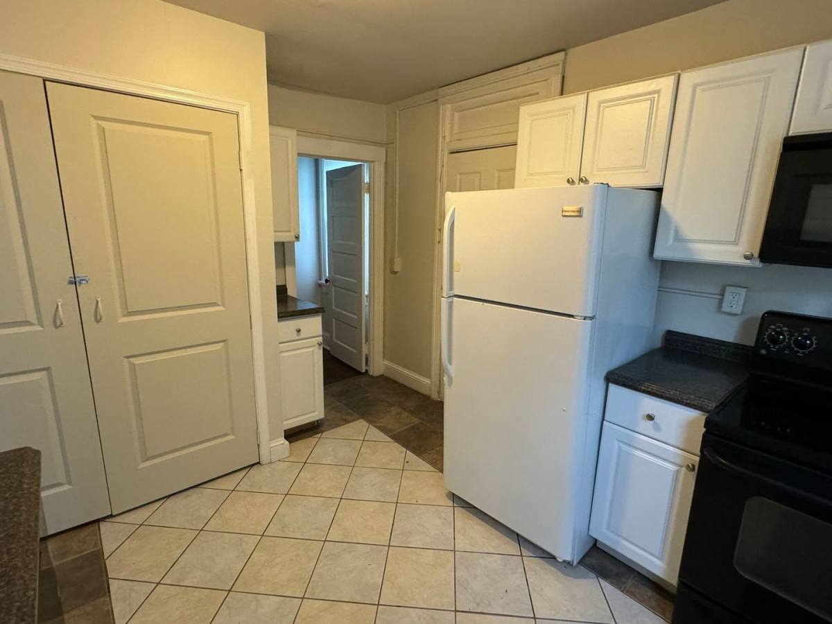 Apartment for rent at 253-255 Frederick St, Hagerstown, MD 21740