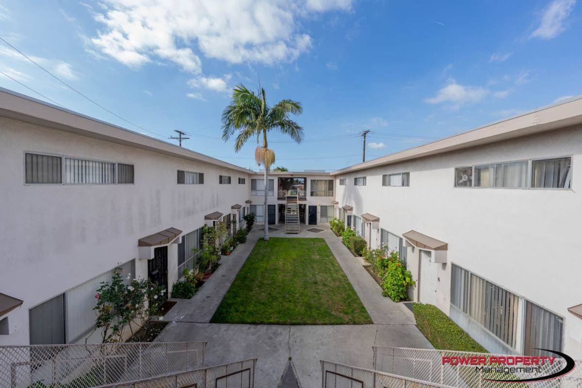 Apartment for rent at 14800 S Berendo Ave, Gardena, CA 90247