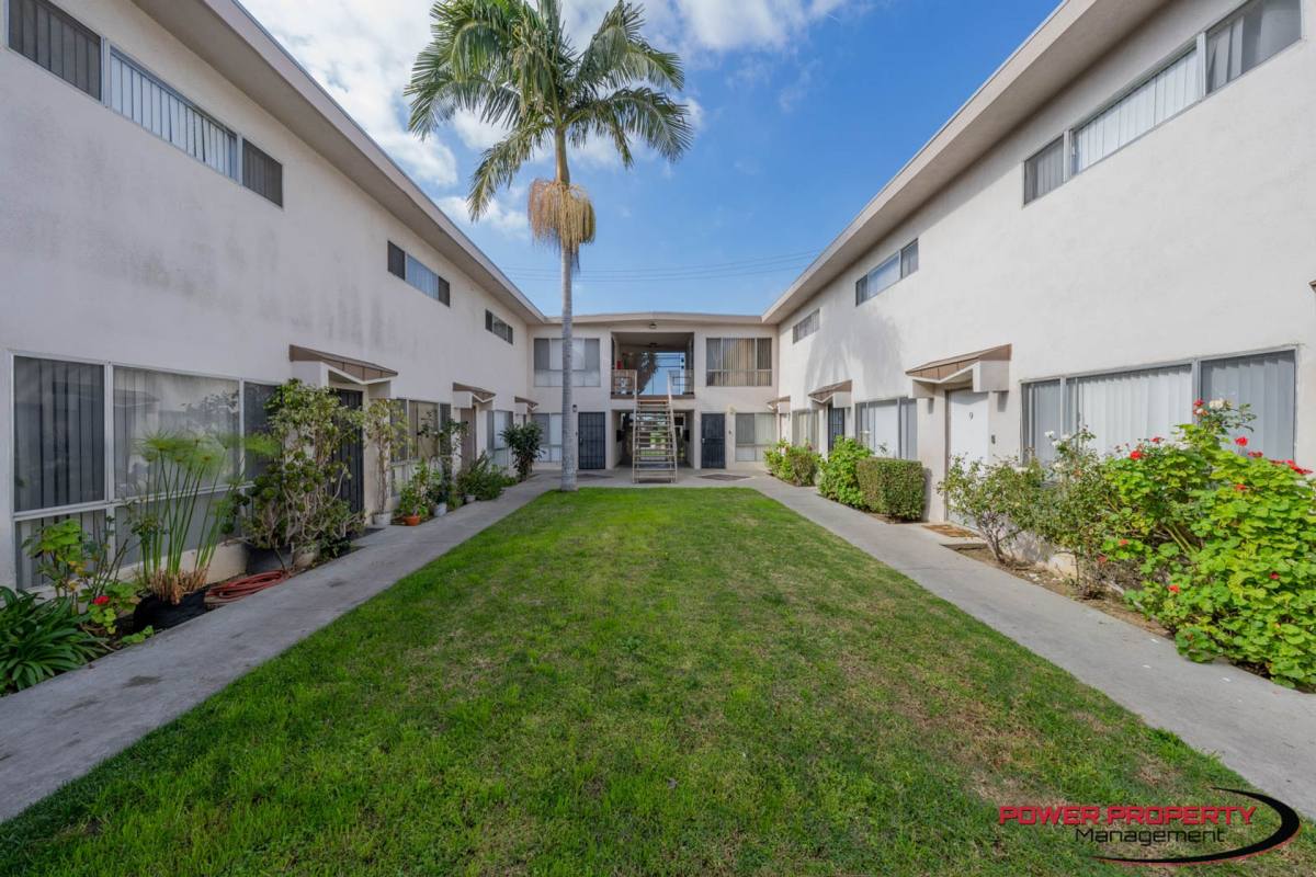 Apartment for rent at 14800 S Berendo Ave, Gardena, CA 90247