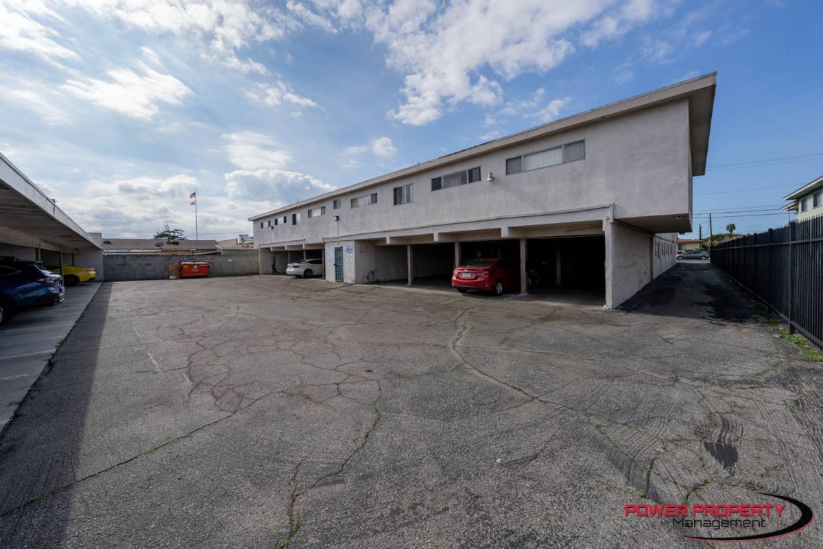 Apartment for rent at 14800 S Berendo Ave, Gardena, CA 90247