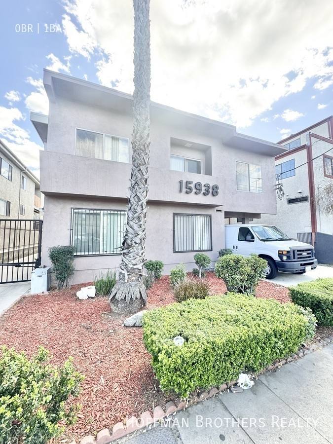 Apartment for rent at 15938 Vanowen St #11, Van Nuys, CA 91406