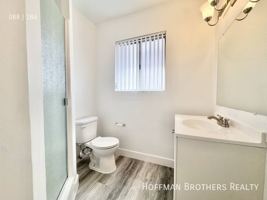 Apartment for rent at 15938 Vanowen St #11, Van Nuys, CA 91406