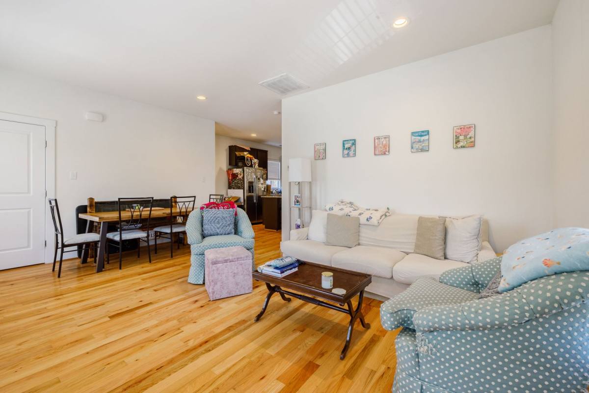 Apartment for rent at 408 N Robinson, Richmond, VA 23220