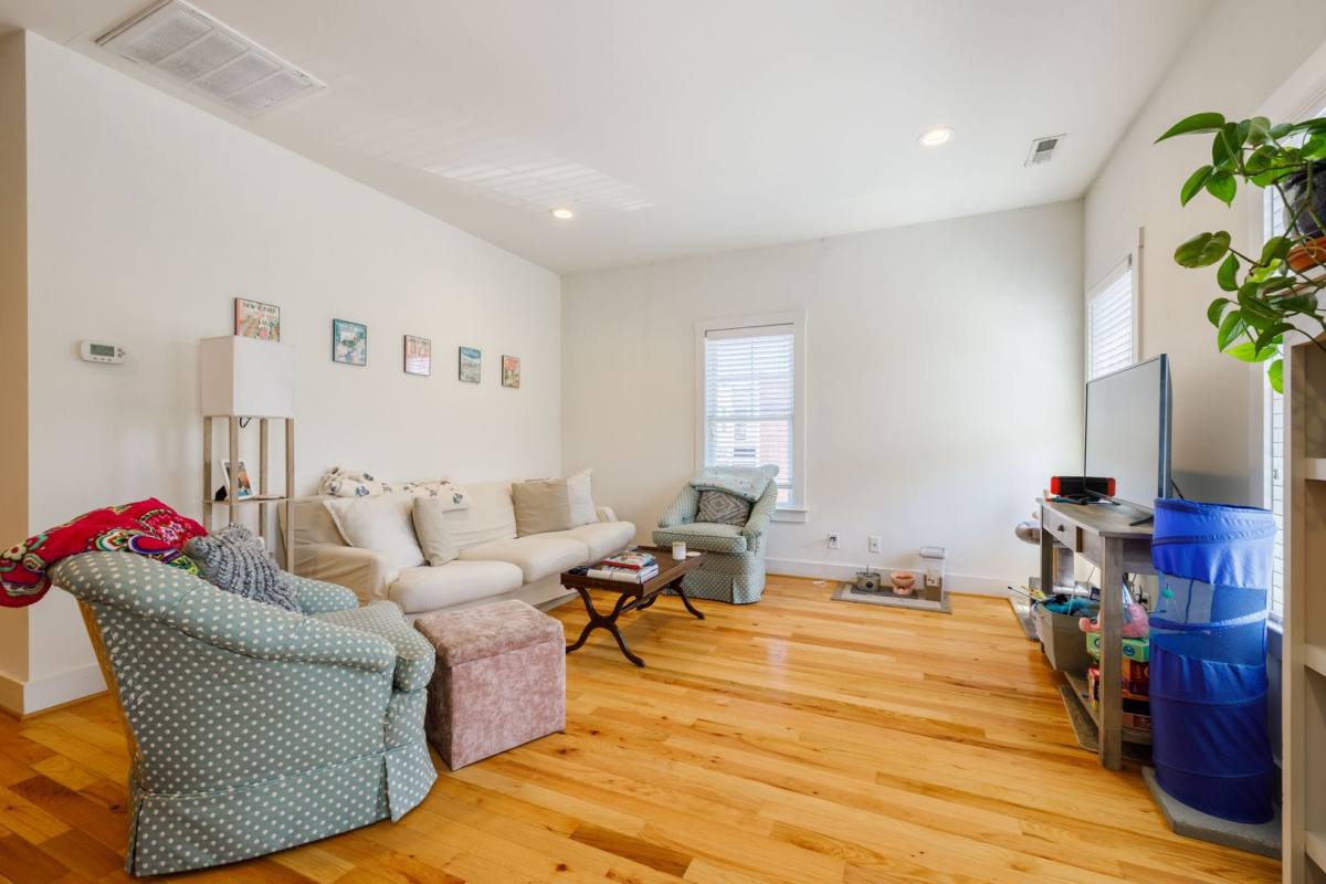Apartment for rent at 408 N Robinson, Richmond, VA 23220