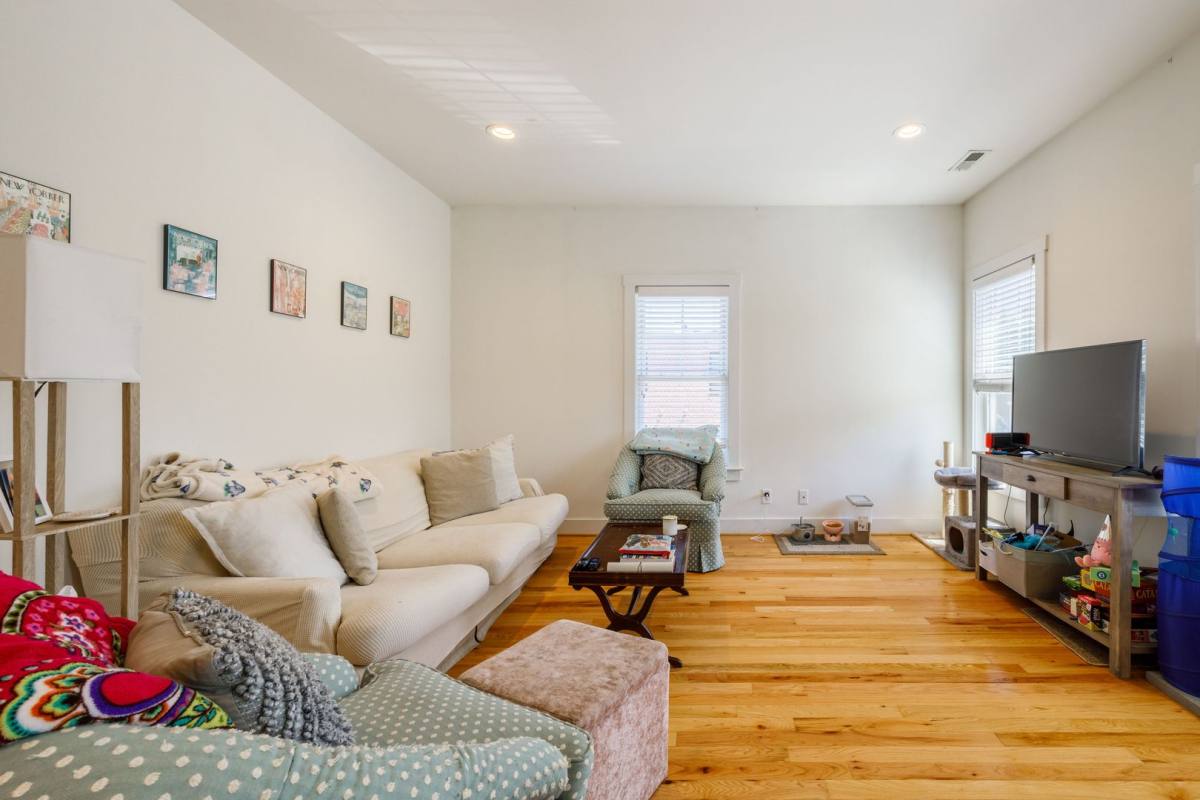 Apartment for rent at 408 N Robinson, Richmond, VA 23220