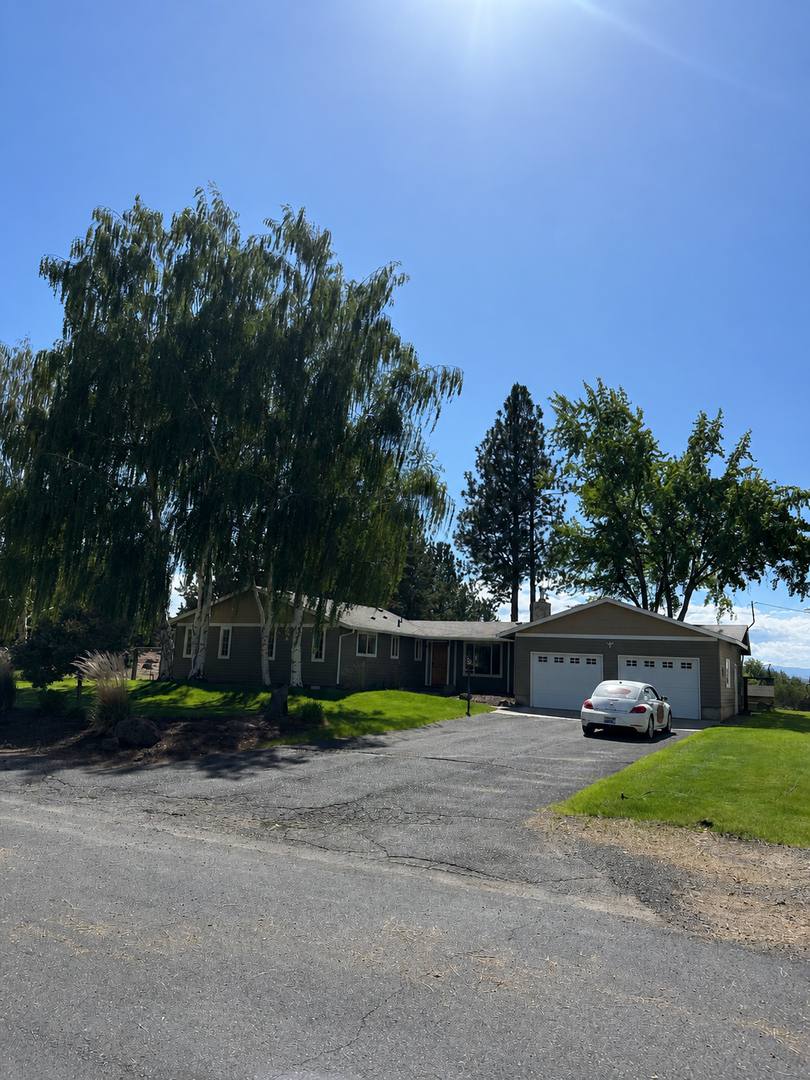 House for rent at 21700 Stud Court, Bend, OR 97702