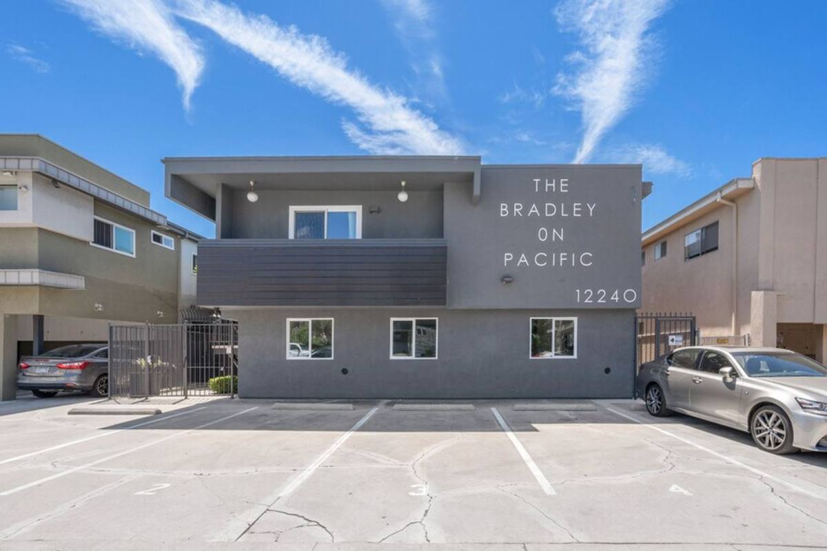 Apartment for rent at 12240 Pacific Ave, Los Angeles, CA 90066