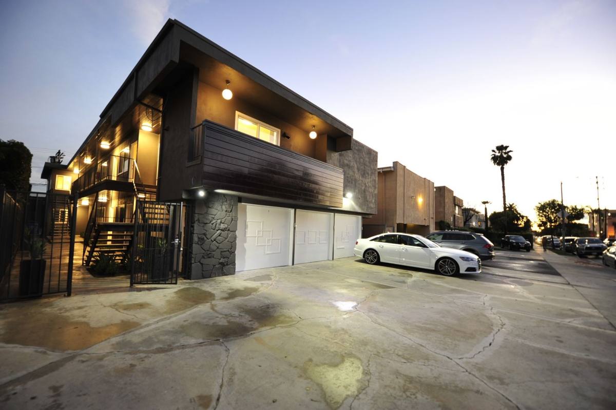 Apartment for rent at 12240 Pacific Ave, Los Angeles, CA 90066