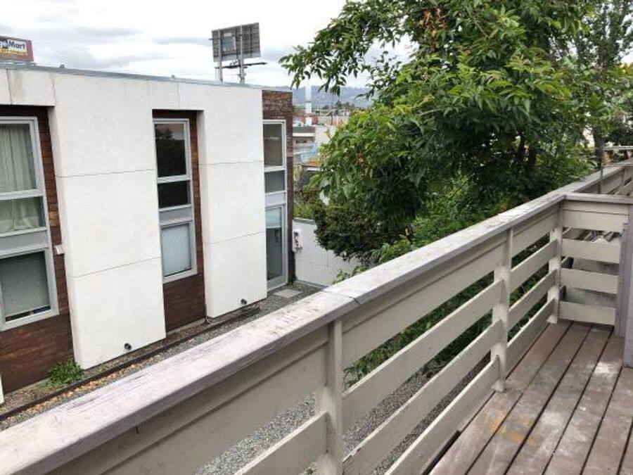 Apartment for rent at 828 Milton St, Oakland, CA 94607