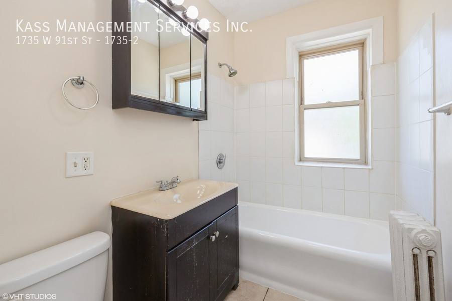 Apartment for rent at 1735 W 91st St #2, Chicago, IL 60620