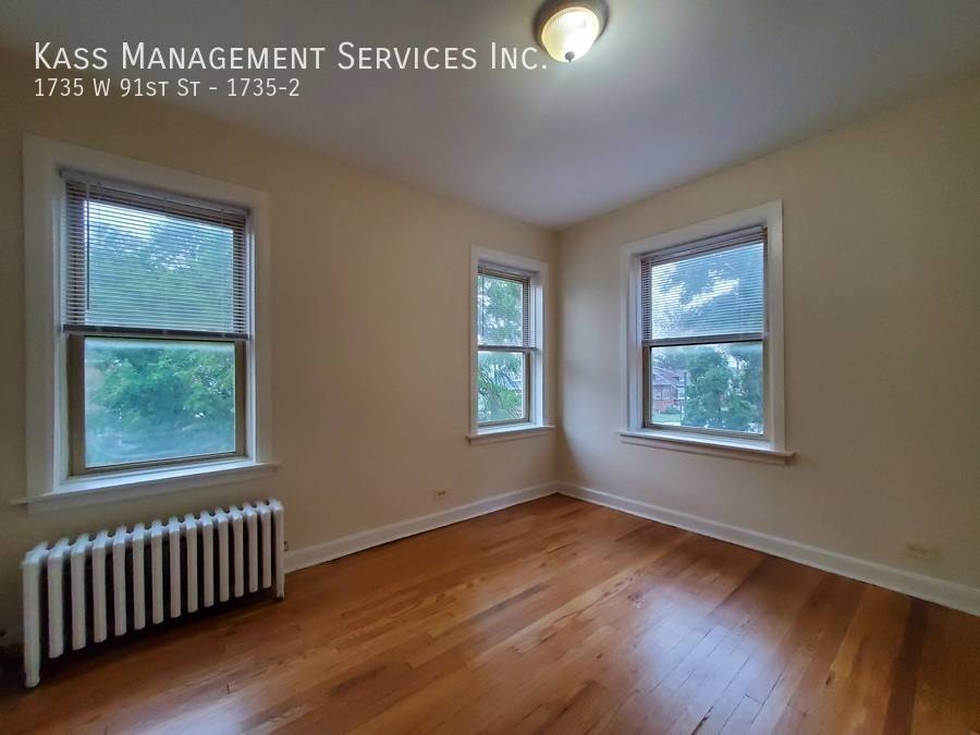 Apartment for rent at 1735 W 91st St #2, Chicago, IL 60620