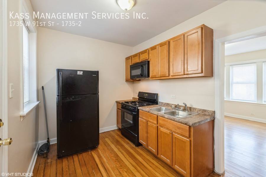Apartment for rent at 1735 W 91st St #2, Chicago, IL 60620