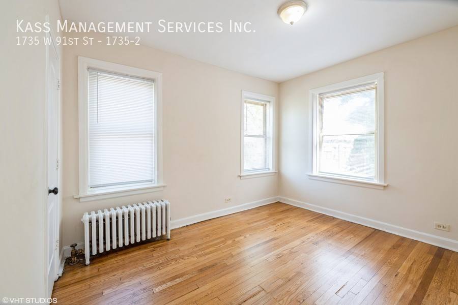 Apartment for rent at 1735 W 91st St #2, Chicago, IL 60620